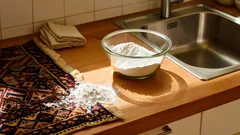 Jak odstranit mastné skvrny ze sedačky i ubrusu pomocí kukuřičného škrobu